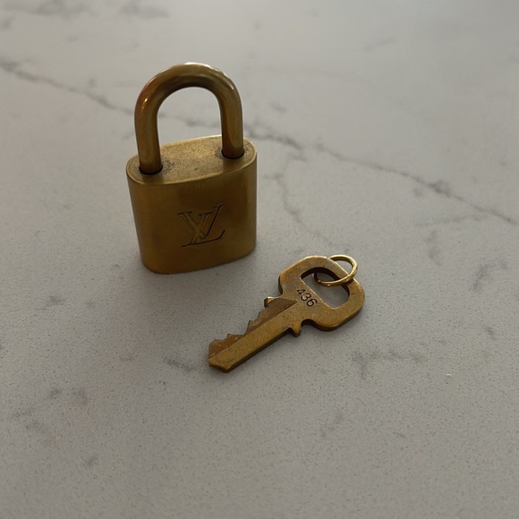Luis Vuitton lock and key - Picture 2 of 3